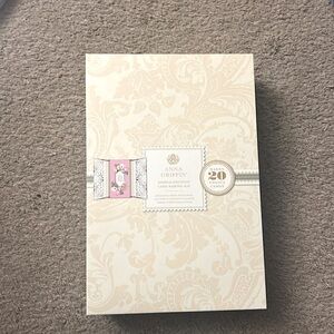 Anna Griffin, simple shutter card making kit.